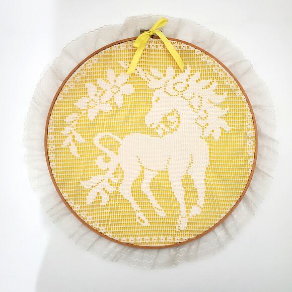 Vtg 14" Wooden Embroidery Hoop Lace Unicorn Needlepoint Décor Yellow & White - Picture 1 of 8